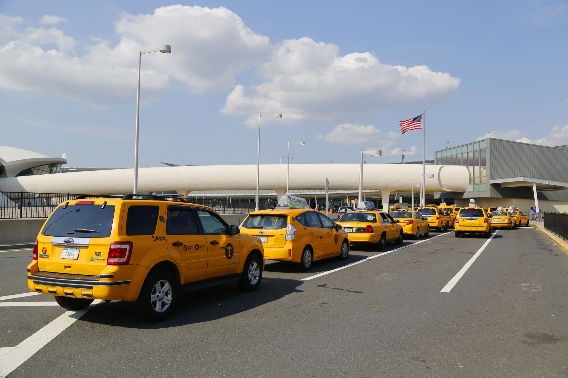 Hur tar du dig från Kennedy flygplats till centrum av New York City?