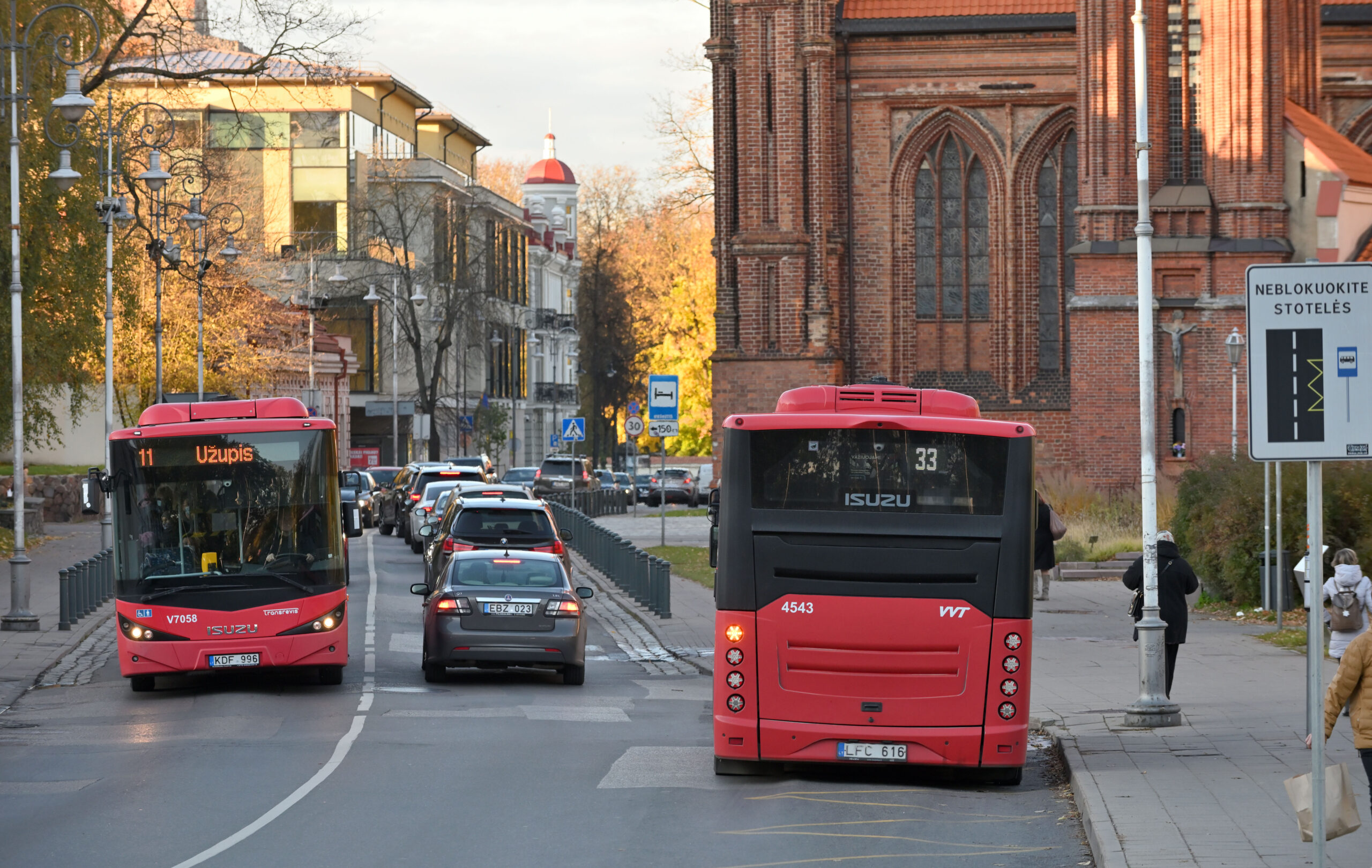 Buss transport från Vilnius internationella flygplats till centrum av staden