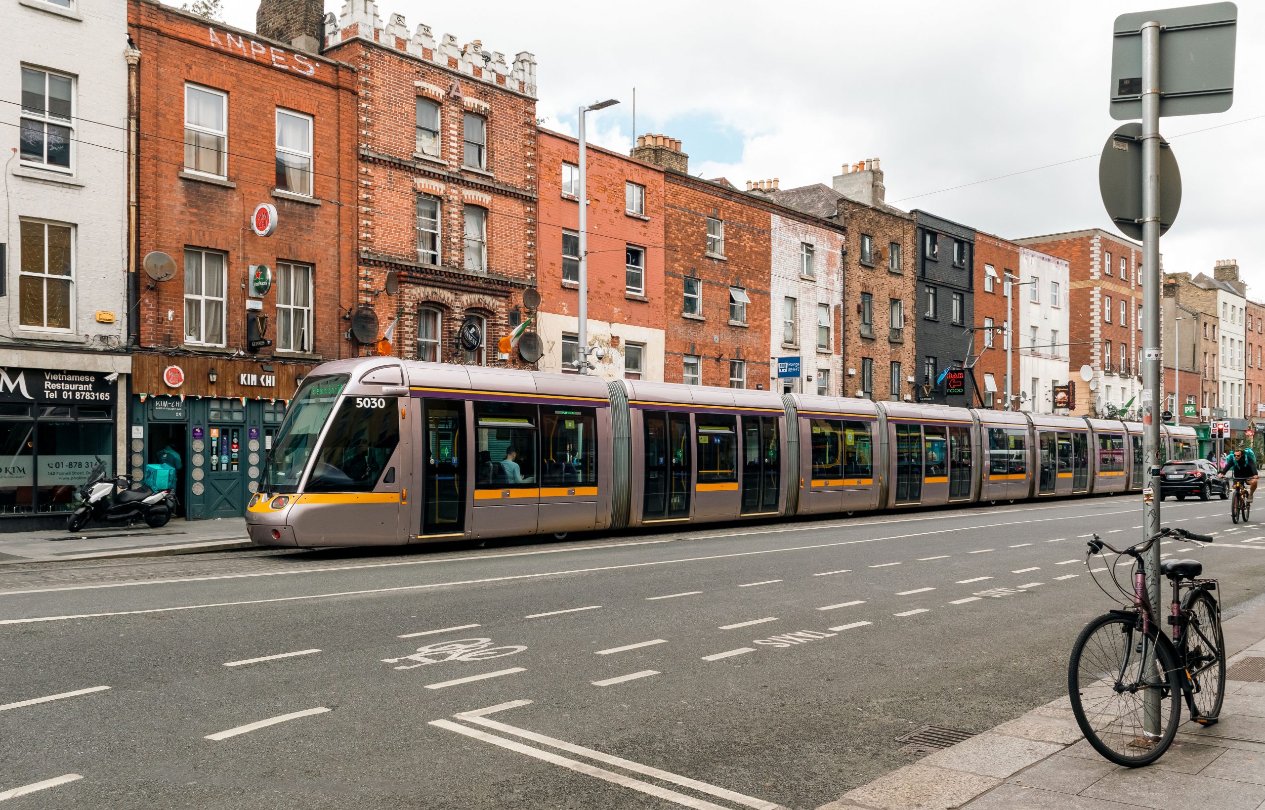 Taag DART Transit System transport - ultimata reseguiden för Dublin