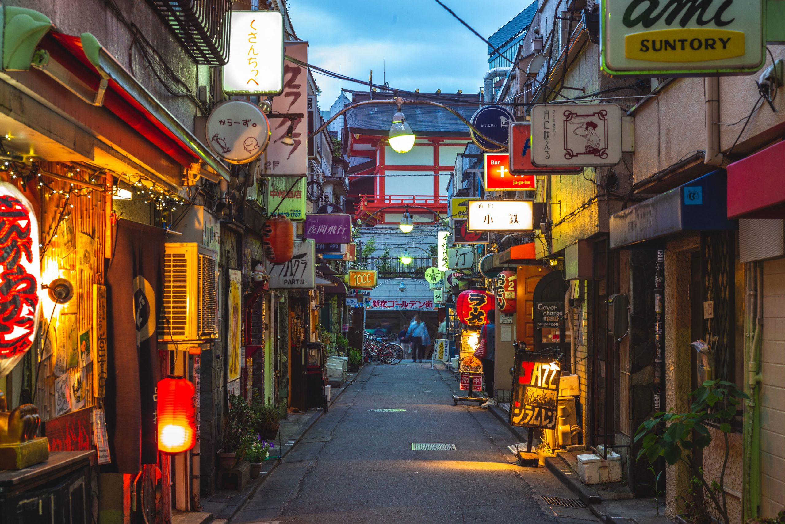 Förvilla dig in i Golden Gai i Tokyo