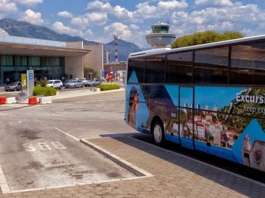 Transport från flygplatsen till centrum av staden Dubrovnik i Kroatien