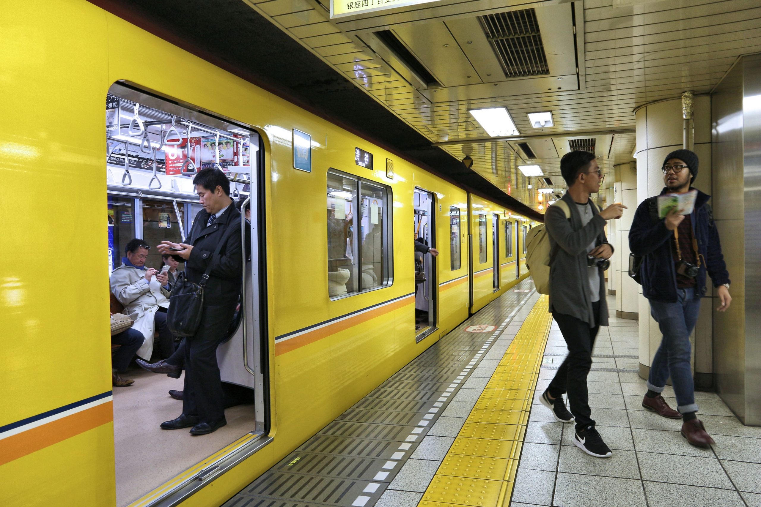 Tunnelbana/tåg transport i Tokyo