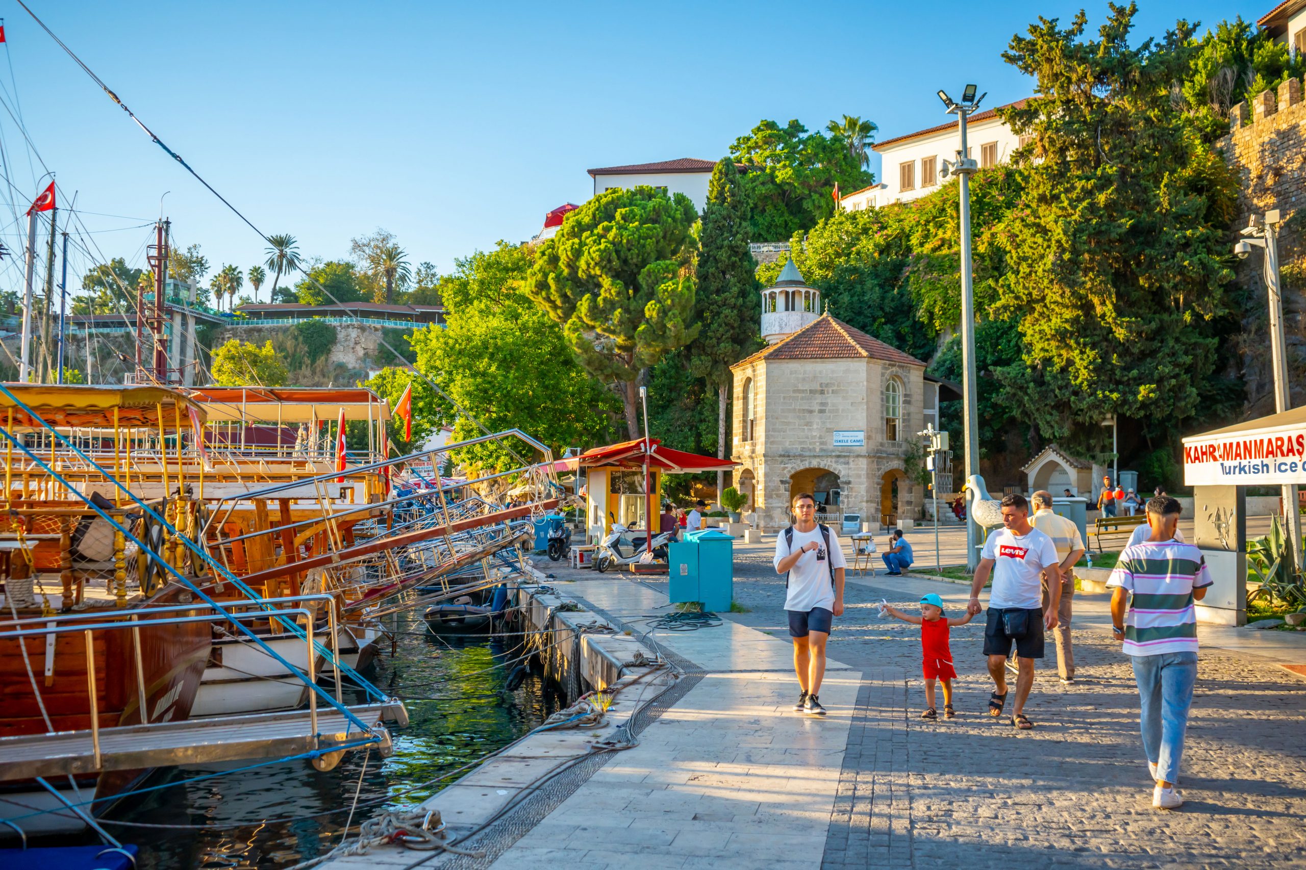 När är det bäst att resa till Antalya?