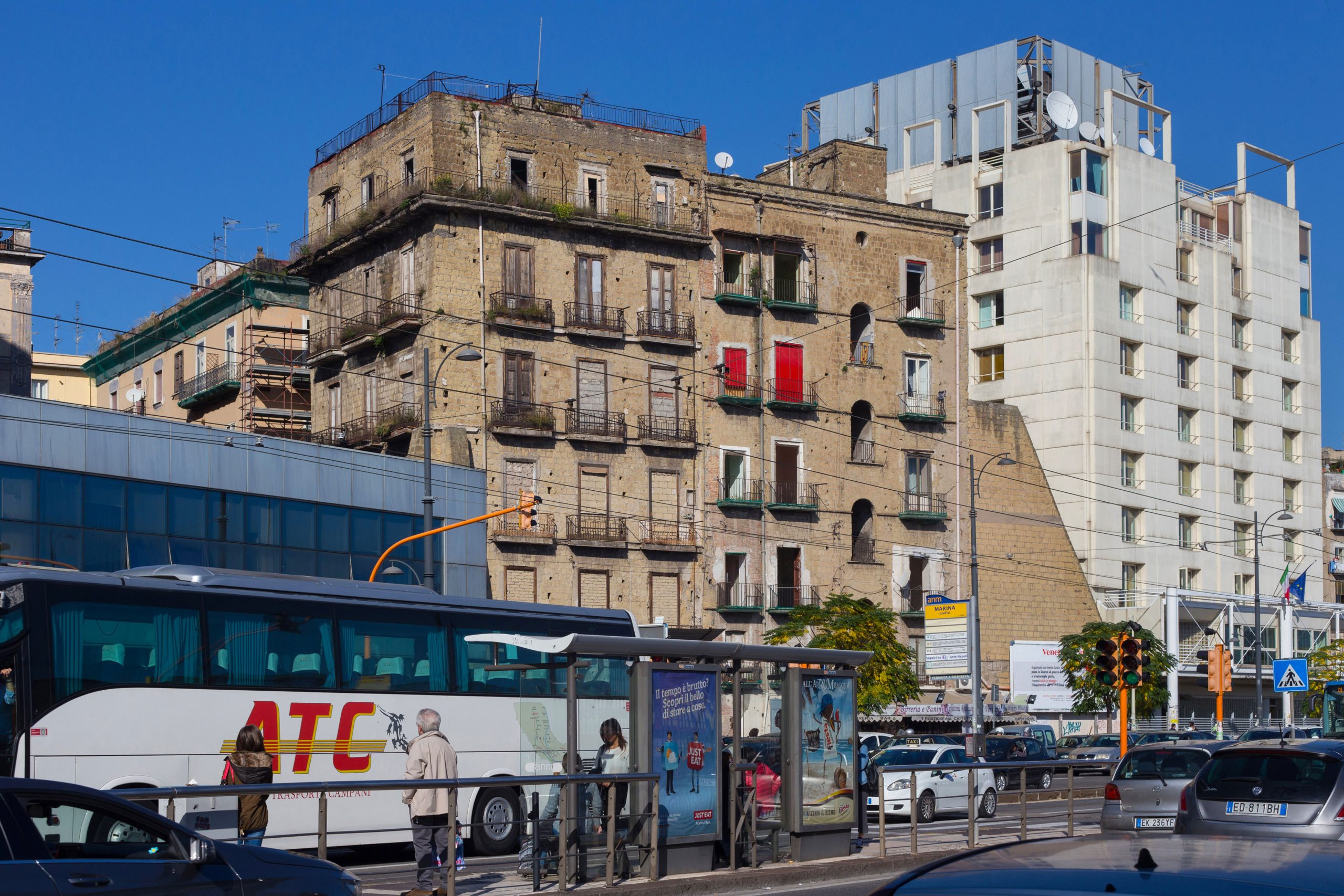 Buss transport från Napoli flygplats till centrum av staden