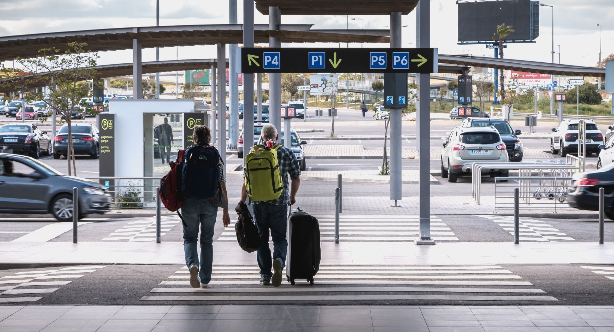 Hyrbil transport från Faro flygplats till centrum av staden