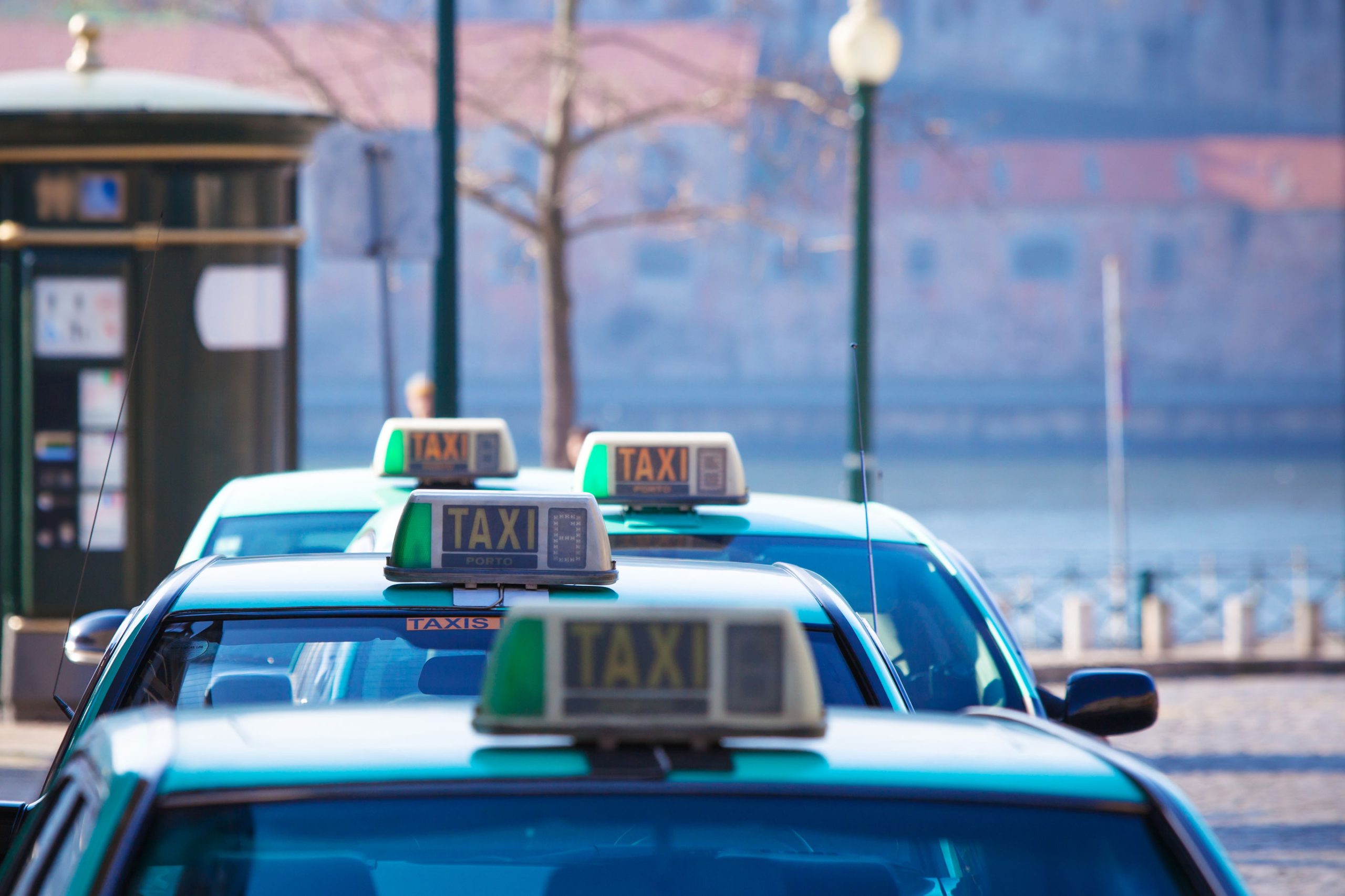Taxi transport från Faro flygplats till centrum av staden
